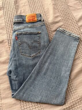 Levi's Women's Light Wash Skinny Crop Jeans
